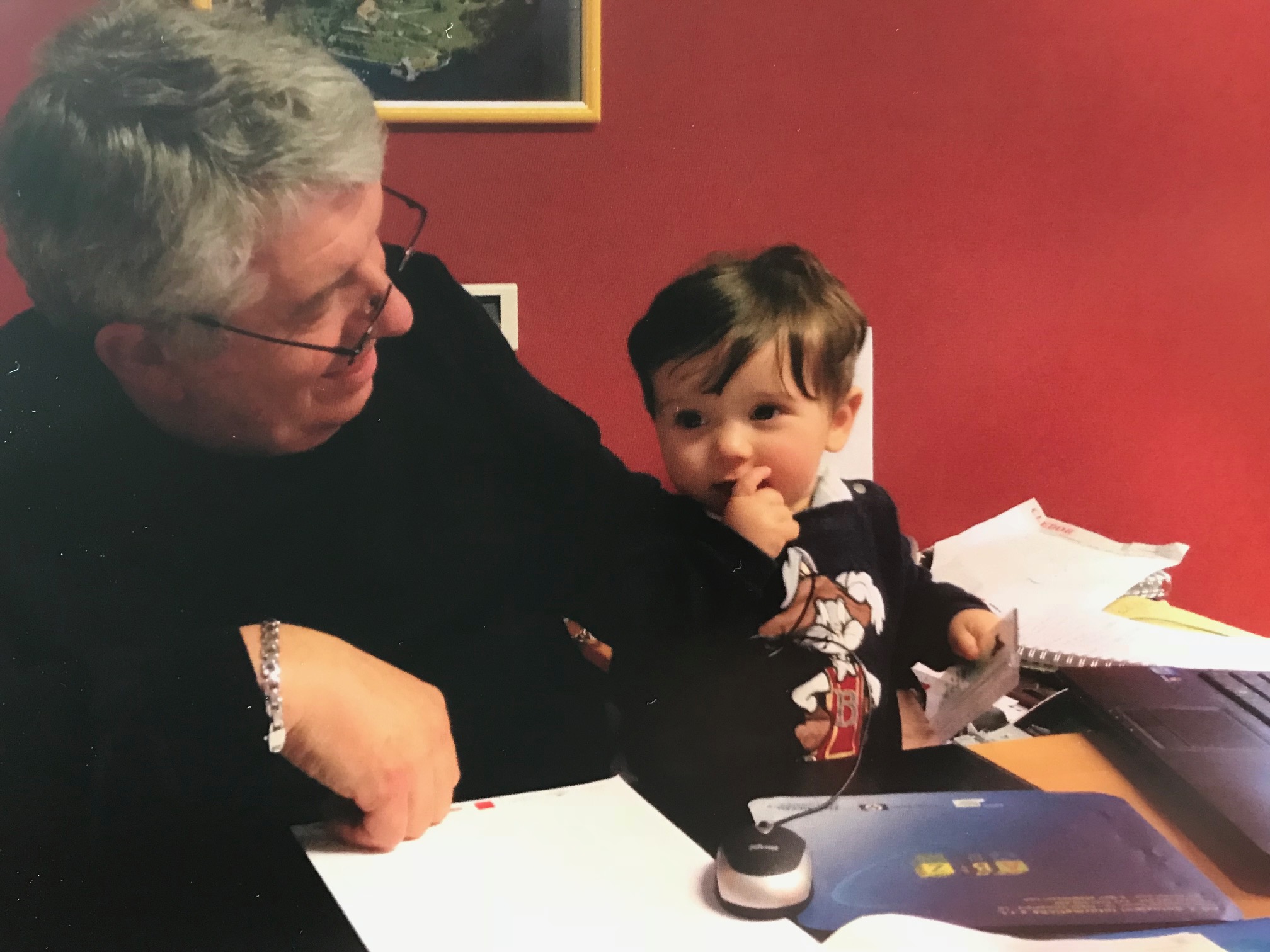 Ambrogio con il primo nipote Luigi nel 2015