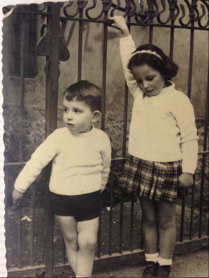 Ambrogio con la sorella Fausta a Morbegno negli anni ‘50